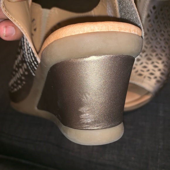 EUC- Earth Cascade Cutout Wedge Sandal - Picture 8 of 8